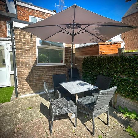 Exclusive Offers L Last-Minute Specials L Parking Free L Double Bed House L Uk L Gaming Room L Komfy 3 Bedroom Cottage With Riverview L Perfect For Short Or Long Stays レディング エクステリア 写真