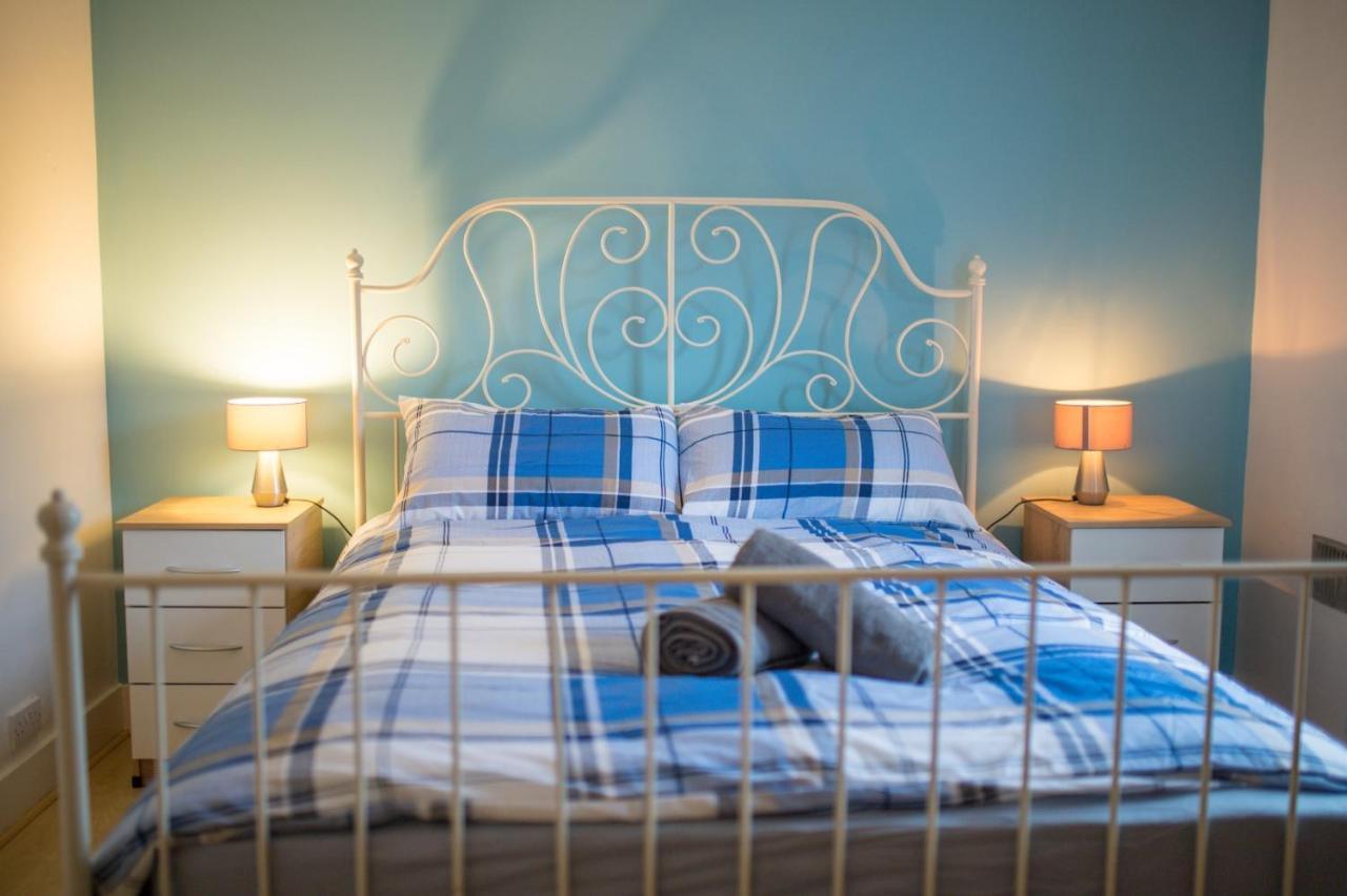 Exclusive Offers L Last-Minute Specials L Parking Free L Double Bed House L Uk L Gaming Room L Komfy 3 Bedroom Cottage With Riverview L Perfect For Short Or Long Stays レディング エクステリア 写真