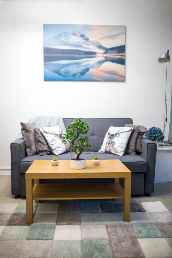 Exclusive Offers L Last-Minute Specials L Parking Free L Double Bed House L Uk L Gaming Room L Komfy 3 Bedroom Cottage With Riverview L Perfect For Short Or Long Stays レディング エクステリア 写真