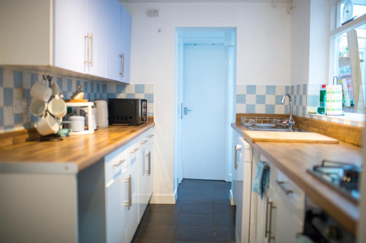 Exclusive Offers L Last-Minute Specials L Parking Free L Double Bed House L Uk L Gaming Room L Komfy 3 Bedroom Cottage With Riverview L Perfect For Short Or Long Stays レディング エクステリア 写真