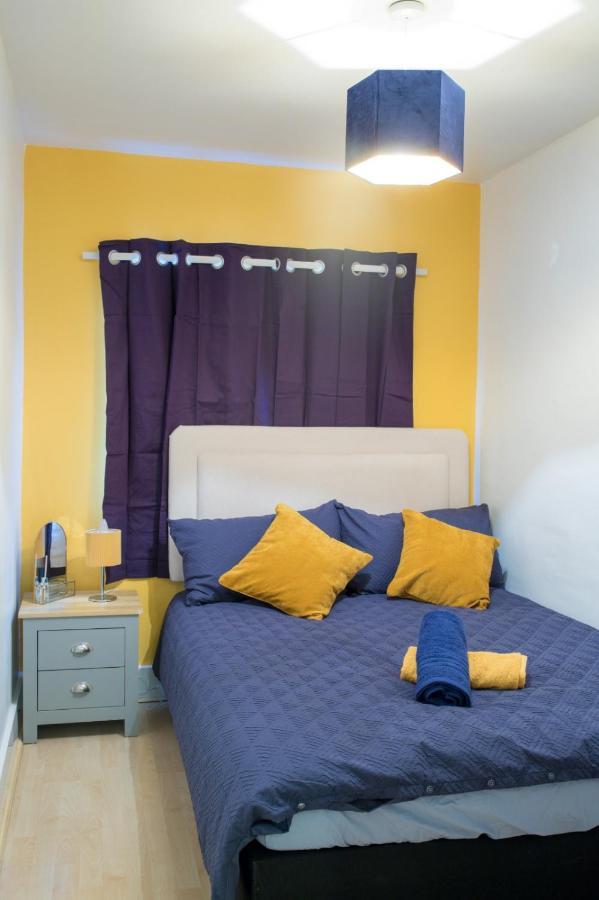 Exclusive Offers L Last-Minute Specials L Parking Free L Double Bed House L Uk L Gaming Room L Komfy 3 Bedroom Cottage With Riverview L Perfect For Short Or Long Stays レディング エクステリア 写真