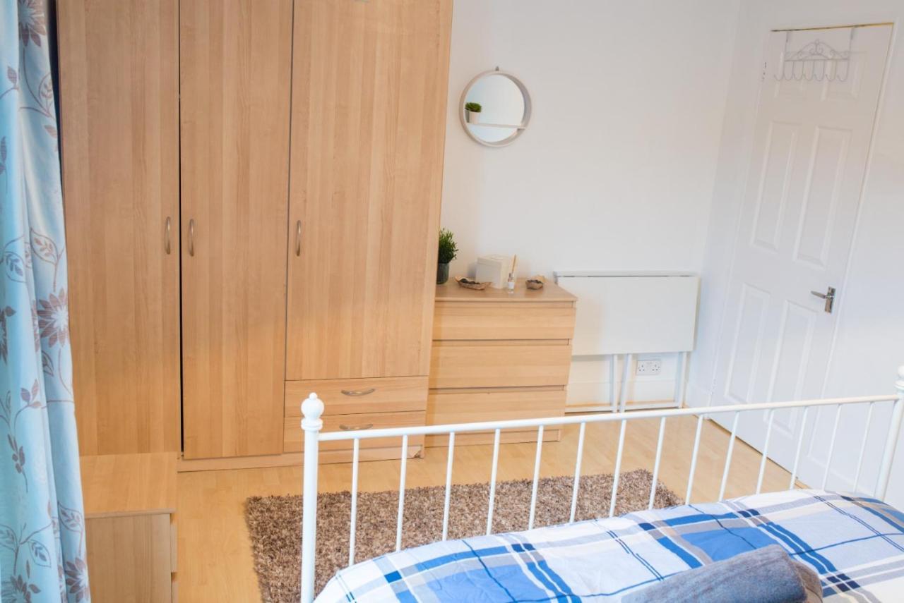 Exclusive Offers L Last-Minute Specials L Parking Free L Double Bed House L Uk L Gaming Room L Komfy 3 Bedroom Cottage With Riverview L Perfect For Short Or Long Stays レディング エクステリア 写真
