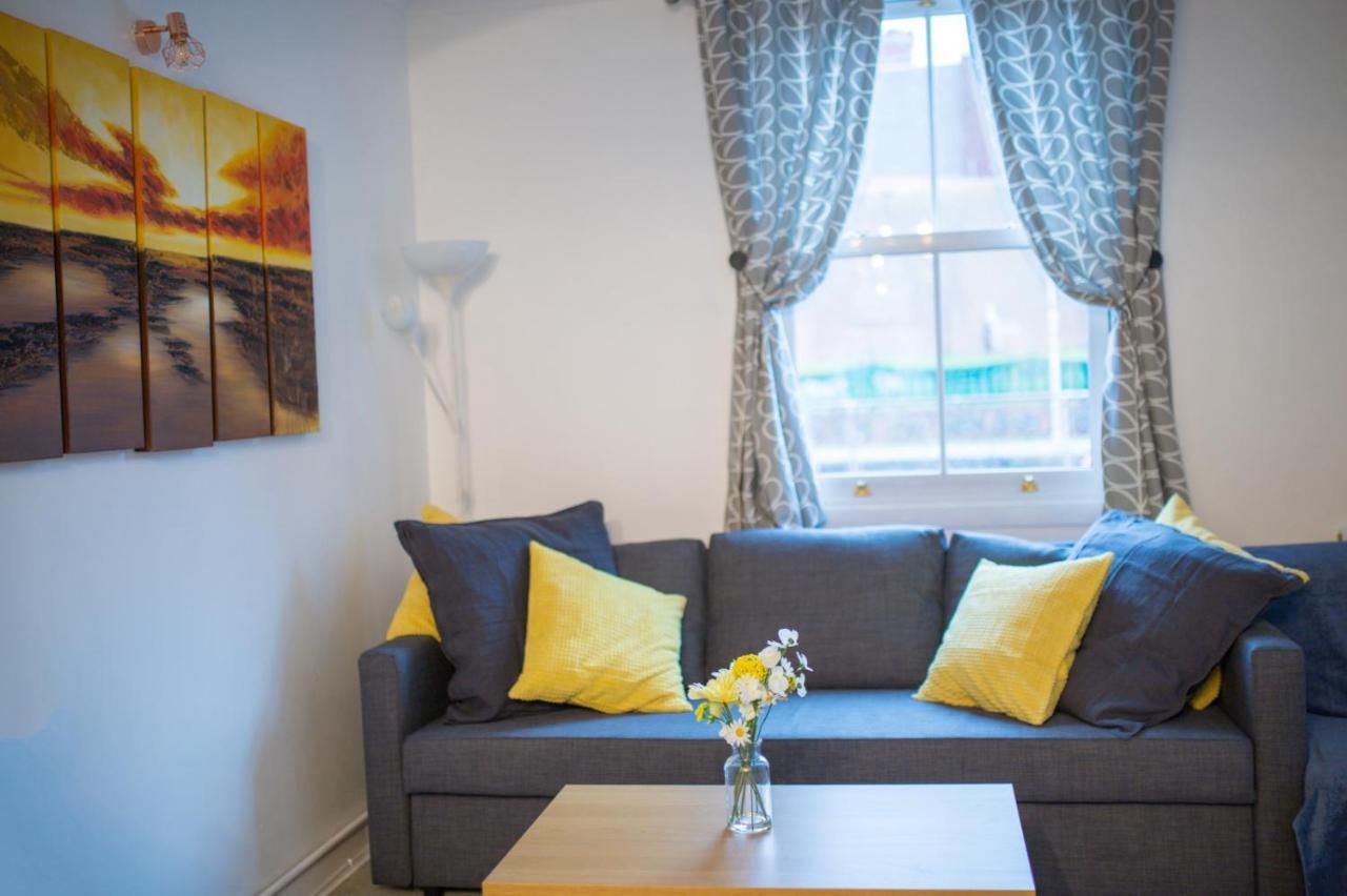 Exclusive Offers L Last-Minute Specials L Parking Free L Double Bed House L Uk L Gaming Room L Komfy 3 Bedroom Cottage With Riverview L Perfect For Short Or Long Stays レディング エクステリア 写真
