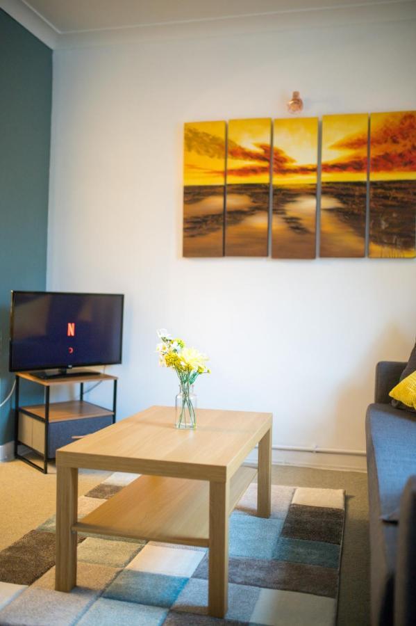 Exclusive Offers L Last-Minute Specials L Parking Free L Double Bed House L Uk L Gaming Room L Komfy 3 Bedroom Cottage With Riverview L Perfect For Short Or Long Stays レディング エクステリア 写真