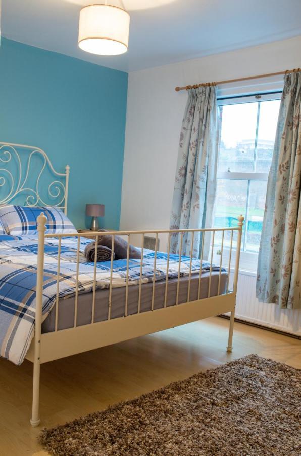 Exclusive Offers L Last-Minute Specials L Parking Free L Double Bed House L Uk L Gaming Room L Komfy 3 Bedroom Cottage With Riverview L Perfect For Short Or Long Stays レディング エクステリア 写真