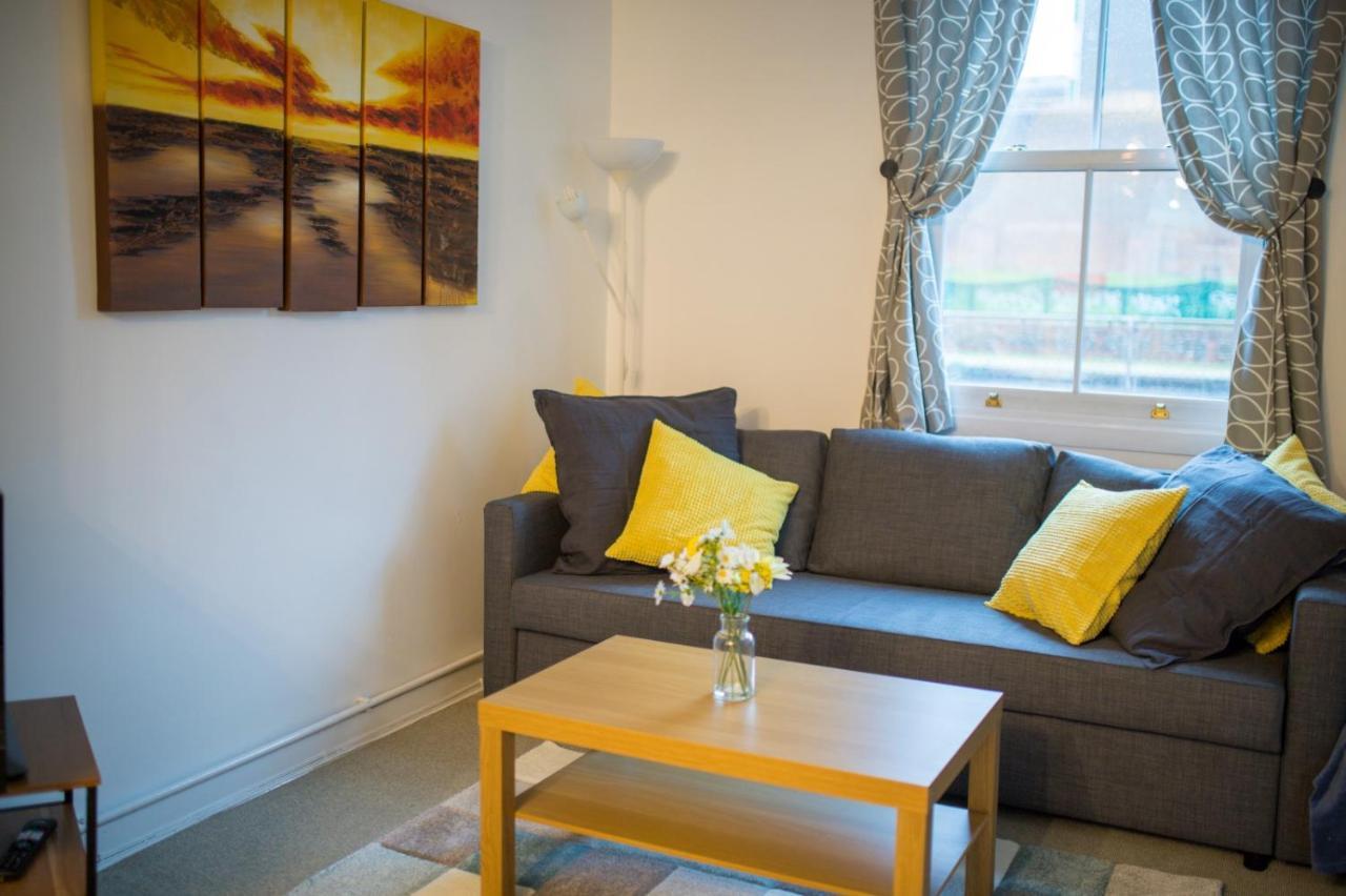 Exclusive Offers L Last-Minute Specials L Parking Free L Double Bed House L Uk L Gaming Room L Komfy 3 Bedroom Cottage With Riverview L Perfect For Short Or Long Stays レディング エクステリア 写真