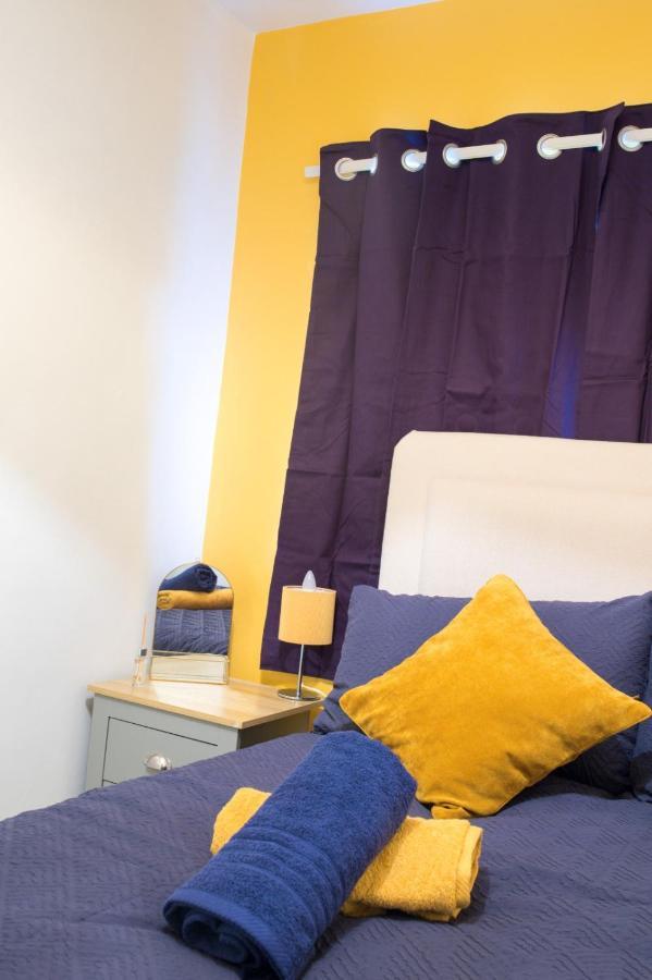 Exclusive Offers L Last-Minute Specials L Parking Free L Double Bed House L Uk L Gaming Room L Komfy 3 Bedroom Cottage With Riverview L Perfect For Short Or Long Stays レディング エクステリア 写真