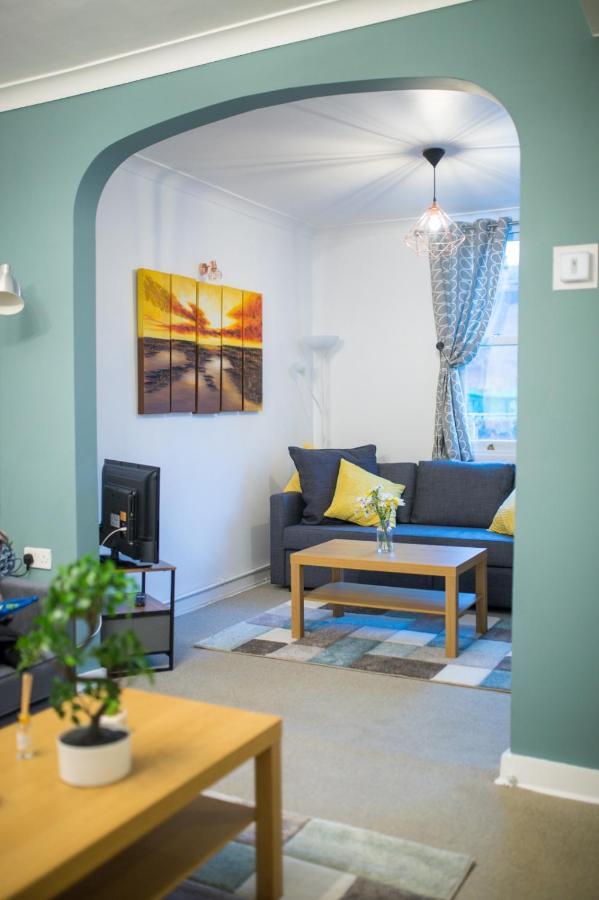 Exclusive Offers L Last-Minute Specials L Parking Free L Double Bed House L Uk L Gaming Room L Komfy 3 Bedroom Cottage With Riverview L Perfect For Short Or Long Stays レディング エクステリア 写真