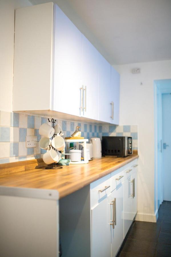 Exclusive Offers L Last-Minute Specials L Parking Free L Double Bed House L Uk L Gaming Room L Komfy 3 Bedroom Cottage With Riverview L Perfect For Short Or Long Stays レディング エクステリア 写真