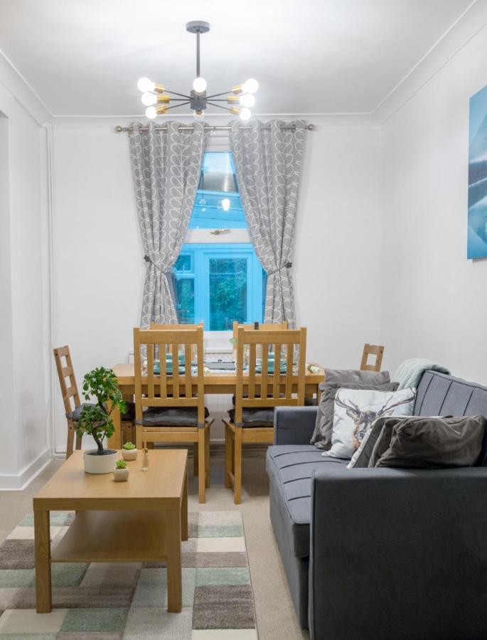 Exclusive Offers L Last-Minute Specials L Parking Free L Double Bed House L Uk L Gaming Room L Komfy 3 Bedroom Cottage With Riverview L Perfect For Short Or Long Stays レディング エクステリア 写真