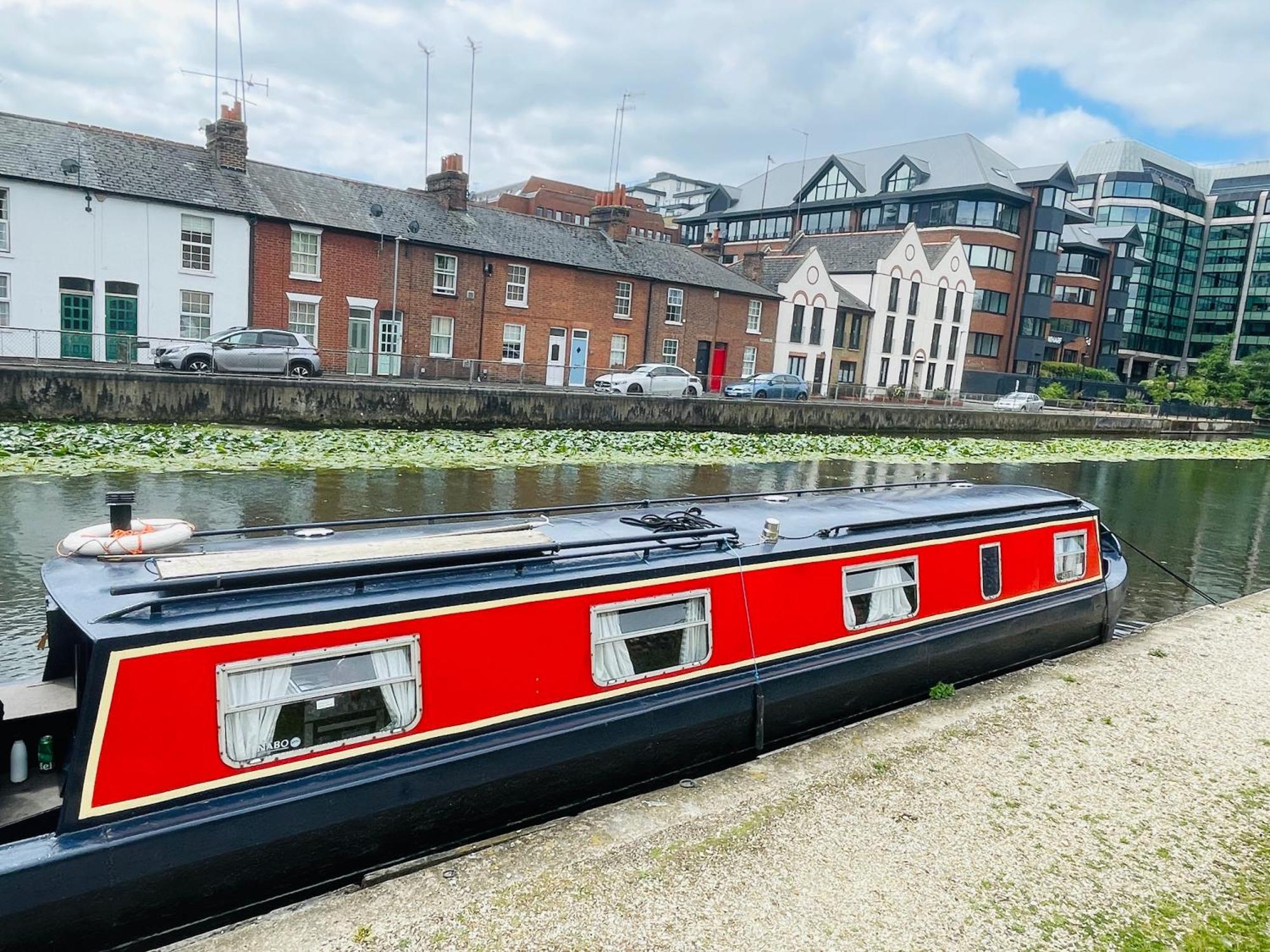 Exclusive Offers L Last-Minute Specials L Parking Free L Double Bed House L Uk L Gaming Room L Komfy 3 Bedroom Cottage With Riverview L Perfect For Short Or Long Stays レディング エクステリア 写真