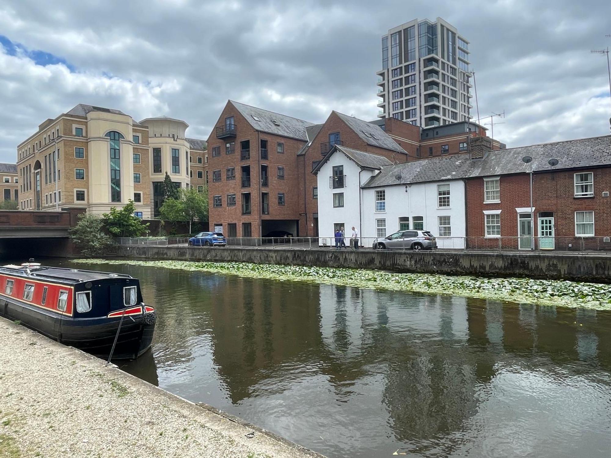 Exclusive Offers L Last-Minute Specials L Parking Free L Double Bed House L Uk L Gaming Room L Komfy 3 Bedroom Cottage With Riverview L Perfect For Short Or Long Stays レディング エクステリア 写真