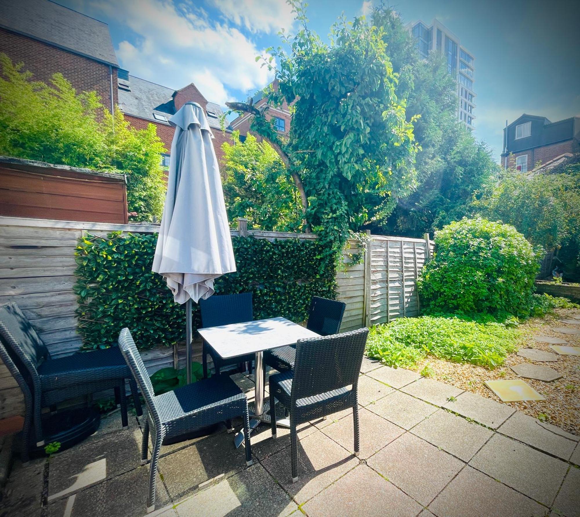 Exclusive Offers L Last-Minute Specials L Parking Free L Double Bed House L Uk L Gaming Room L Komfy 3 Bedroom Cottage With Riverview L Perfect For Short Or Long Stays レディング エクステリア 写真